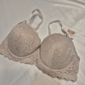 Elegant Lace Underwire Bra - Beige 40D NWTS